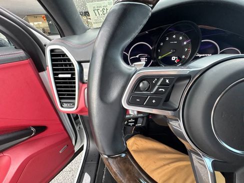 Used 2023 Porsche Cayenne Coupe AWD/4WD image 38