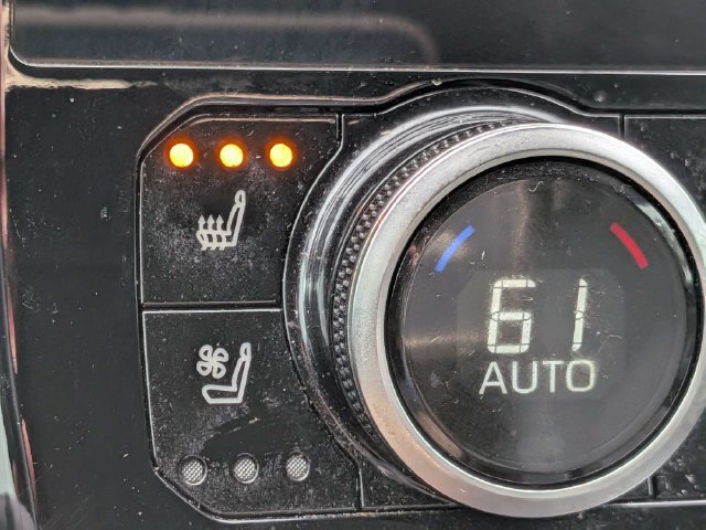 Used 2024 Toyota Highlander Limited FWD image 26