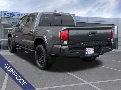 Used 2018 Toyota Tacoma TRD Sport w/ TRD Premium Sport Package RWD image 7