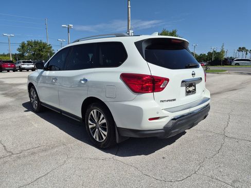 Used 2020 Nissan Pathfinder SV FWD image 4