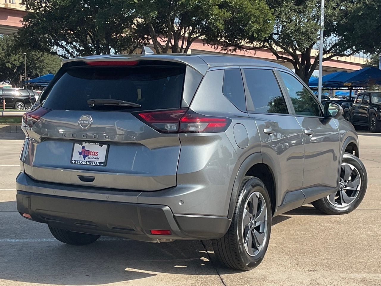 Used 2025 Nissan Rogue SV FWD image 4