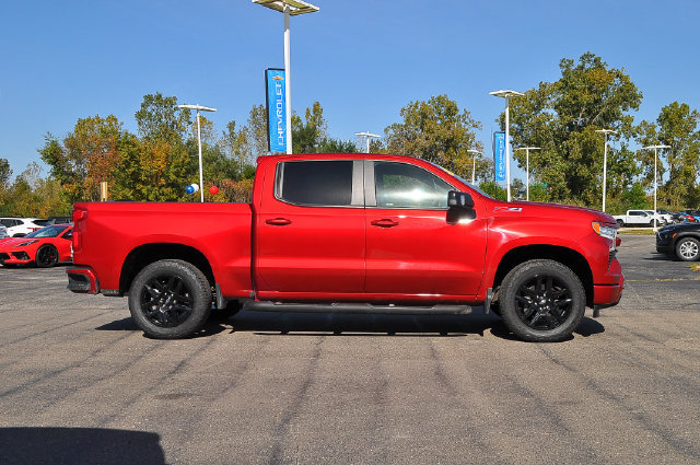 Used 2025 Chevrolet Silverado 1500 RST AWD/4WD image 2