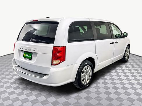 Used 2019 Dodge Grand Caravan SE w/ UConnect Hands-Free Group image 10