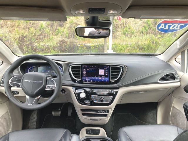 Used 2024 Chrysler Pacifica Limited FWD image 20