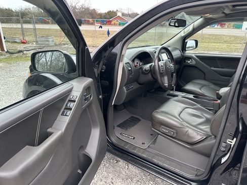 Used 2019 Nissan Frontier PRO-4X w/ Pro-4x Luxury Package image 16