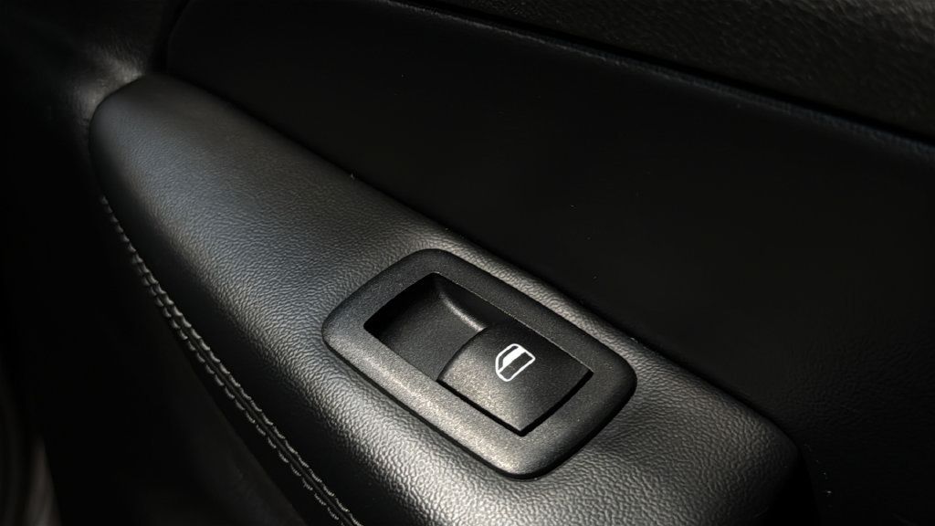 Used 2018 Jeep Grand Cherokee Laredo AWD/4WD image 18