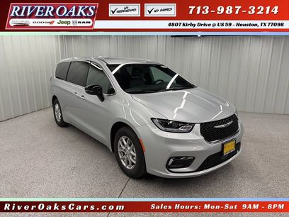 New 2026 Chrysler Pacifica Select