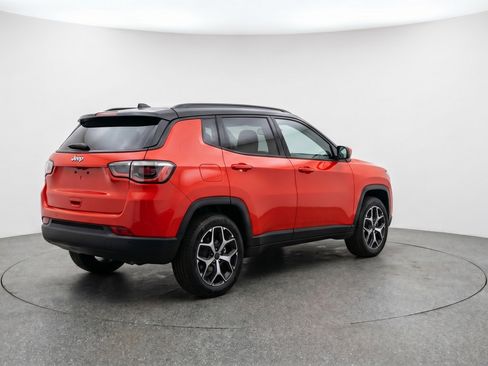 Used 2025 Jeep Compass Limited AWD/4WD image 9