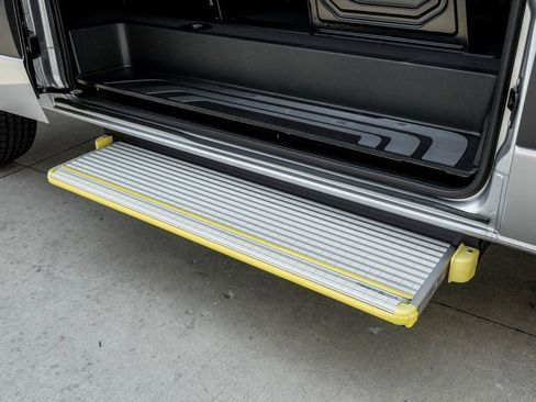 Used 2025 Mercedes-Benz Sprinter 2500 image 12