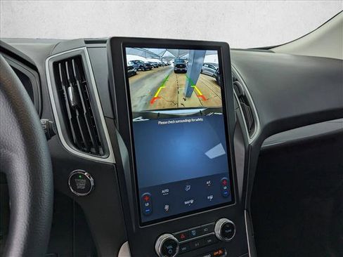 Used 2024 Ford Edge SE image 15