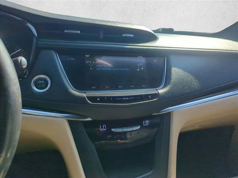 Used 2018 Cadillac XT5 FWD w/ LPO, Wheel Lock Package image 10