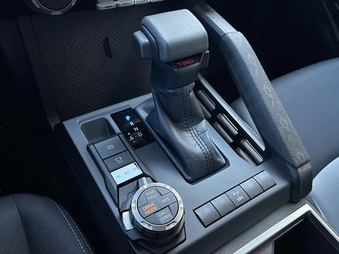 Used 2025 Toyota Tacoma TRD Off-Road image 23