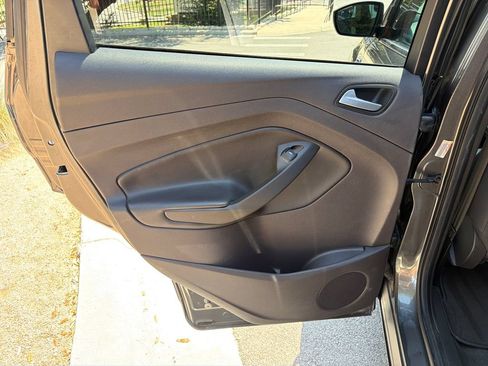Used 2015 Ford Escape SE FWD image 29