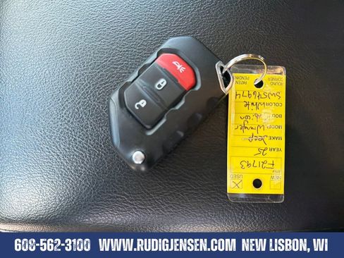 Used 2025 Jeep Wrangler Unlimited Rubicon AWD/4WD image 30