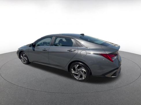 Used 2025 Hyundai Elantra SEL image 10