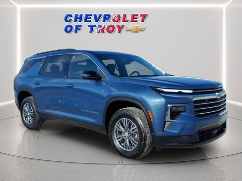 Used 2026 Chevrolet Traverse LT w/ LPO, Floor Liner Package AWD/4WD image 1