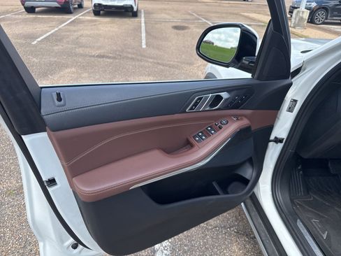 Used 2022 BMW X5 xDrive40i w/ Luxury Seating Package AWD/4WD image 13