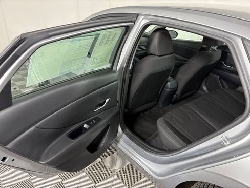 Used 2021 Hyundai Elantra SEL image 27