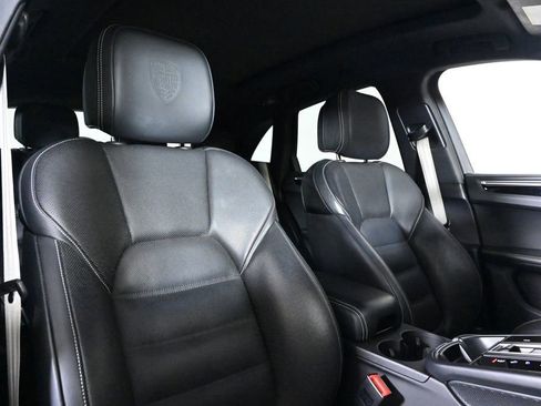 Used 2023 Porsche Macan AWD/4WD image 18