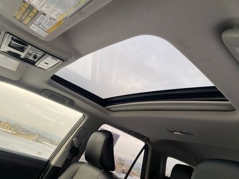 Used 2016 Toyota 4Runner SR5 Premium image 13