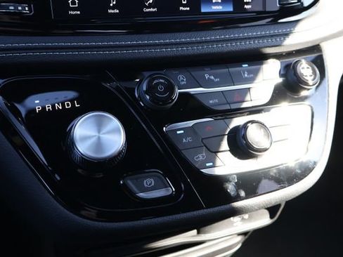 New 2026 Chrysler Pacifica Select image 18