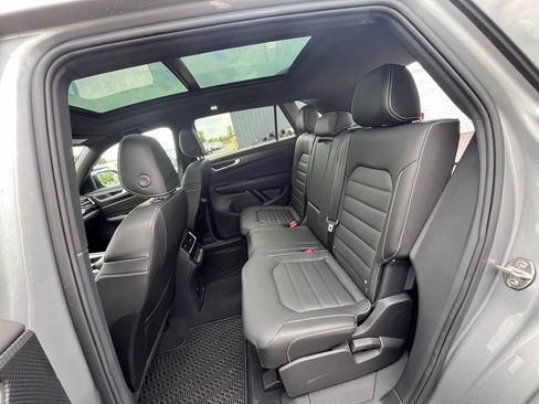 Certified 2025 Volkswagen Atlas Cross Sport SEL R-Line AWD/4WD image 23