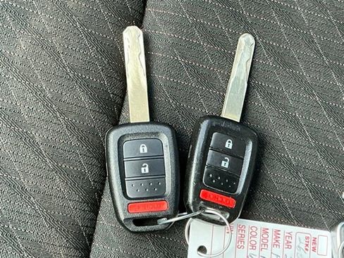 Used 2018 Honda Fit Sport image 16