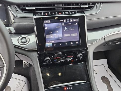 Used 2021 Jeep Grand Cherokee L Laredo w/ Luxury Tech Group I image 19