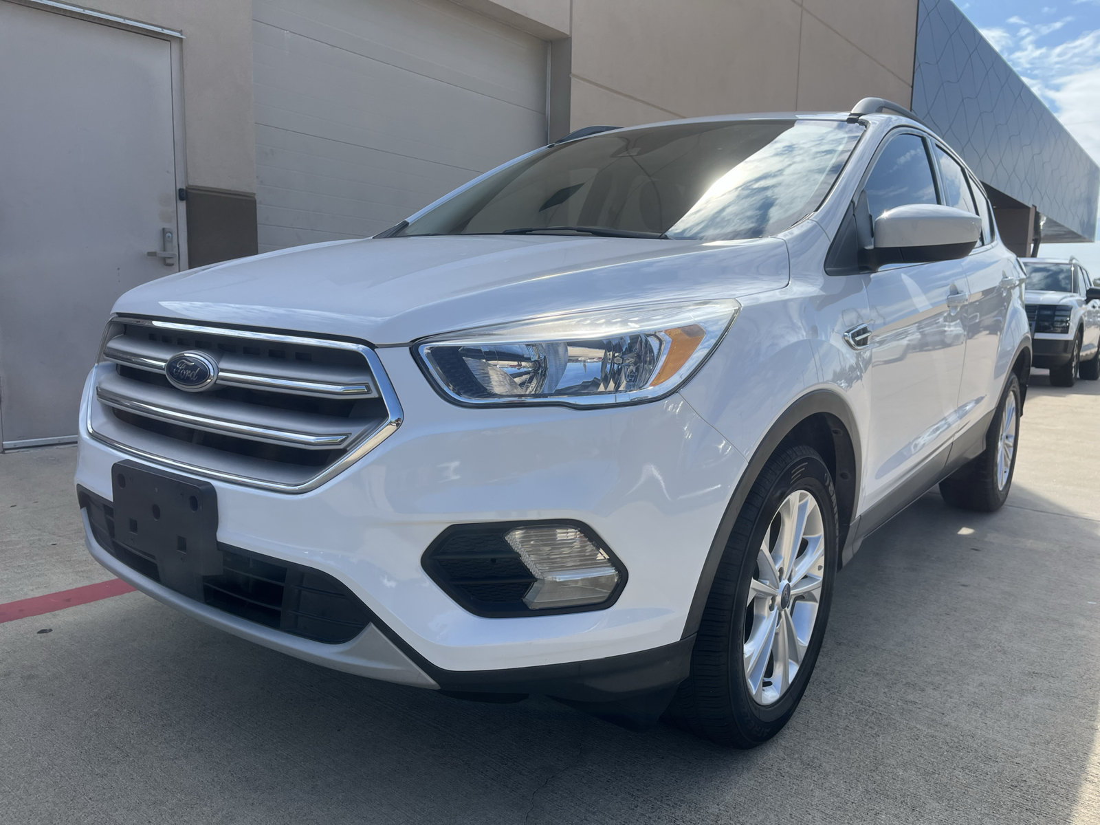 Used 2018 Ford Escape SE w/ Ford Safe & Smart Package FWD image 27
