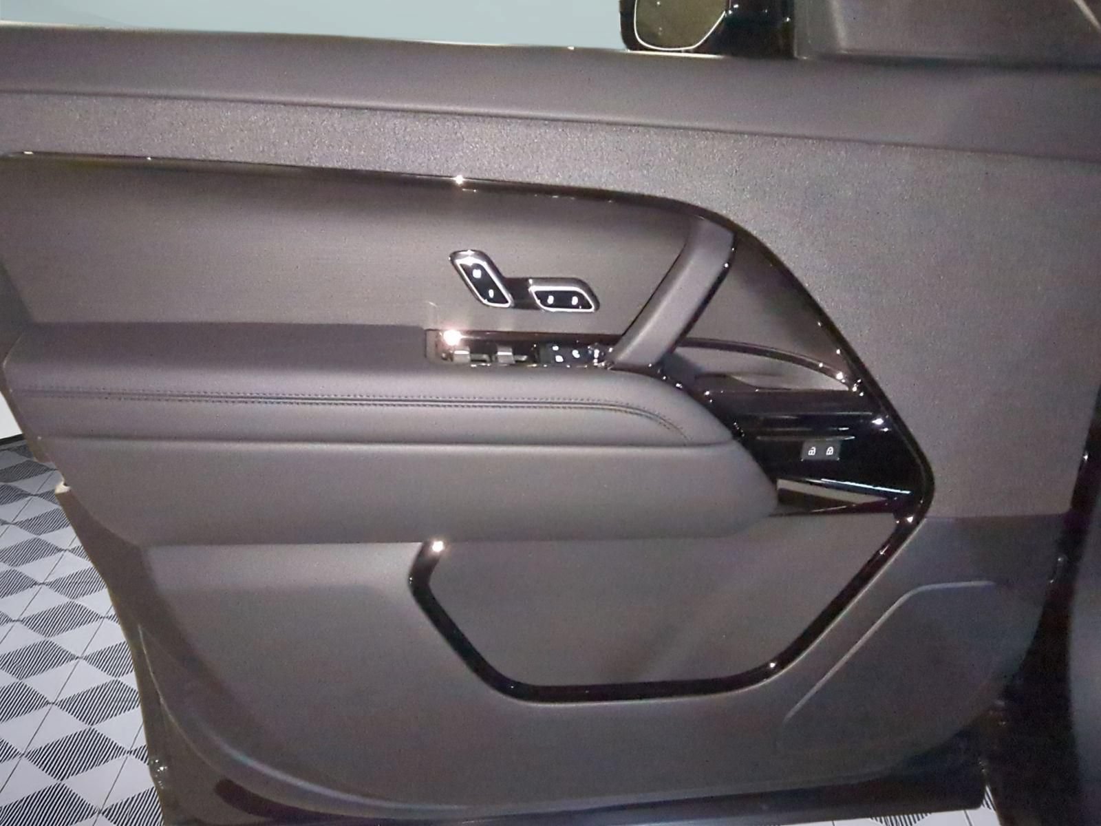 New 2027 Land Rover Range Rover Sport SE AWD/4WD image 11