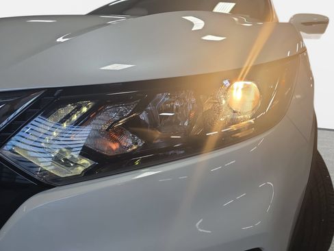 Used 2022 Nissan Rogue Sport SL FWD image 28