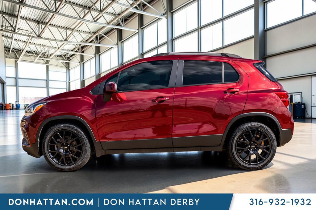 Used 2022 Chevrolet Trax LT w/ Sport Edition FWD image 2