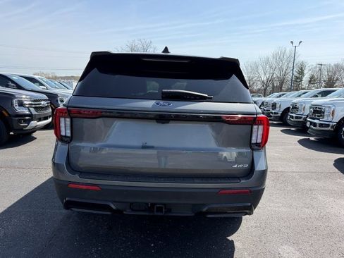 Used 2025 Ford Explorer ST-Line w/ ST-Line Street Pack AWD/4WD image 6