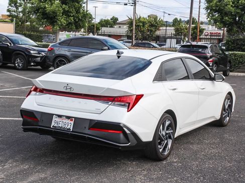 Used 2024 Hyundai Elantra Limited FWD image 4