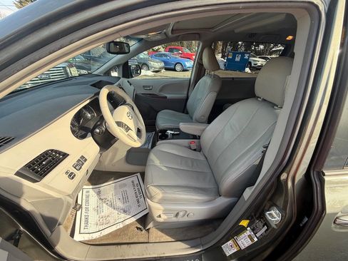 Used 2012 Toyota Sienna XLE image 10