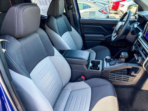 Used 2025 Toyota Tacoma TRD Sport AWD/4WD image 15