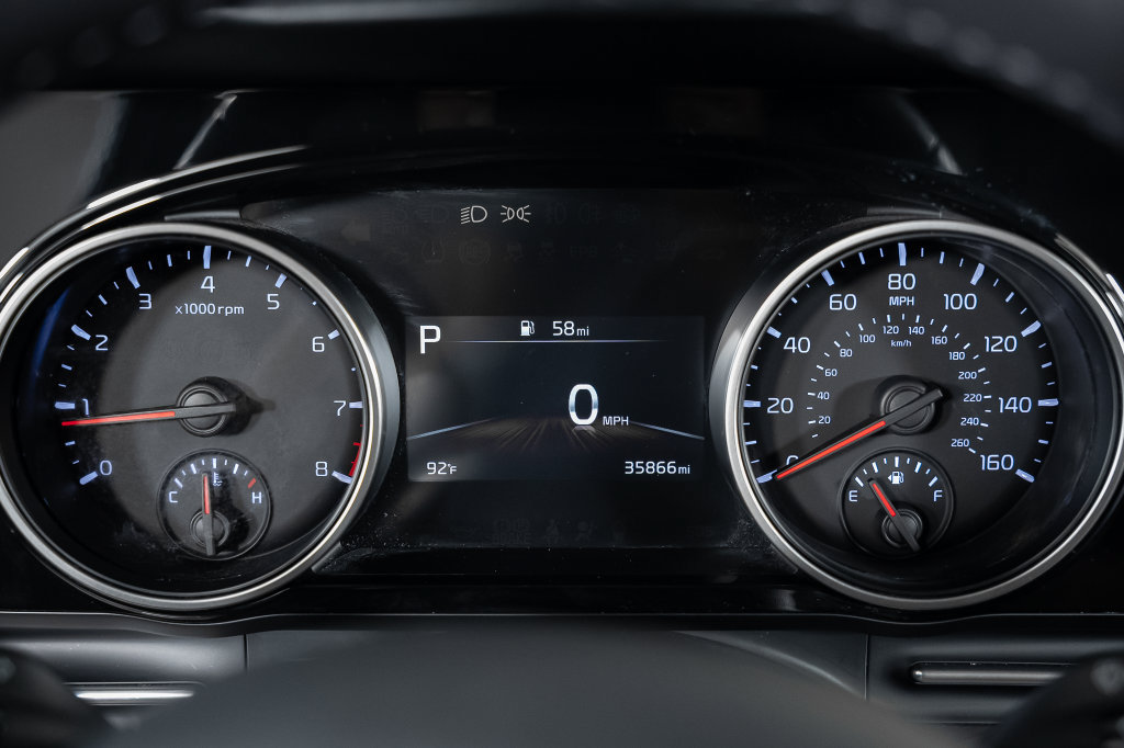 Used 2024 Kia Carnival EX FWD image 27
