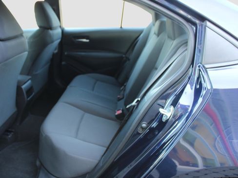 Used 2021 Toyota Corolla LE image 32