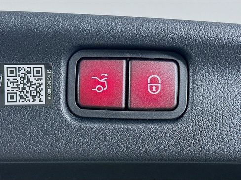 Certified 2026 Mercedes-Benz C 300 4MATIC Sedan image 35