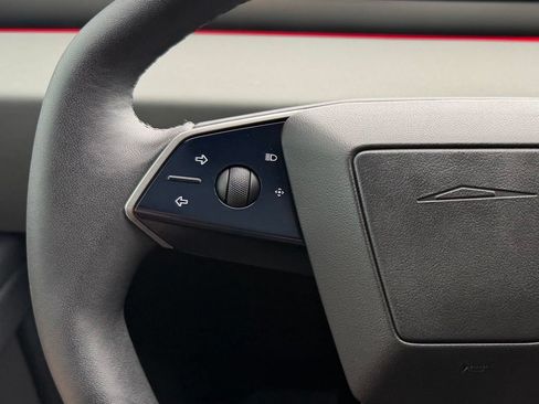 Used 2024 Tesla Cybertruck AWD Crew Cab image 38