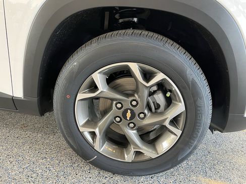 New 2026 Chevrolet Trax LT w/ Sunroof Package FWD image 33