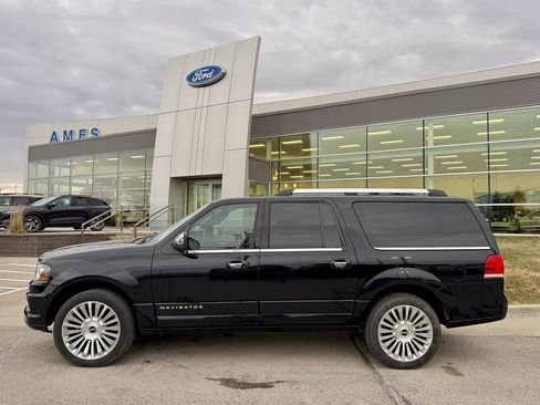 Used 2017 Lincoln Navigator L Reserve image 2