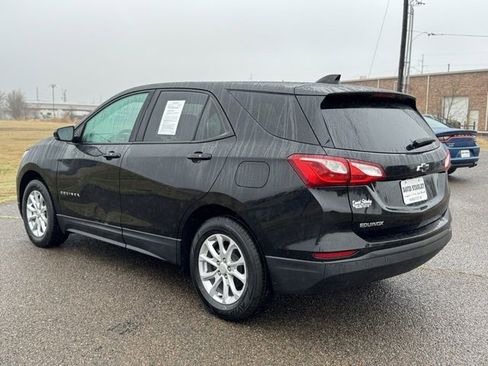Used 2019 Chevrolet Equinox LS w/ LS Convenience Package image 4