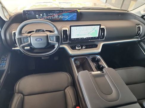 New 2025 Ford Expedition Platinum w/ Driver's Package image 19