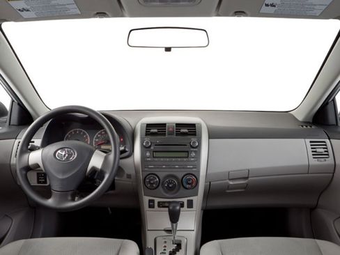 Used 2013 Toyota Corolla LE FWD image 7