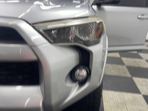 Used 2017 Toyota 4Runner SR5 AWD/4WD image 26