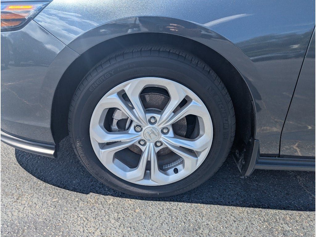 Used 2025 Honda Accord LX image 9