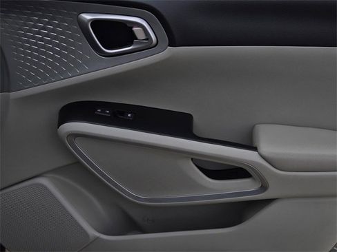 Certified 2025 Kia Soul LX w/ LX Technology Package image 8