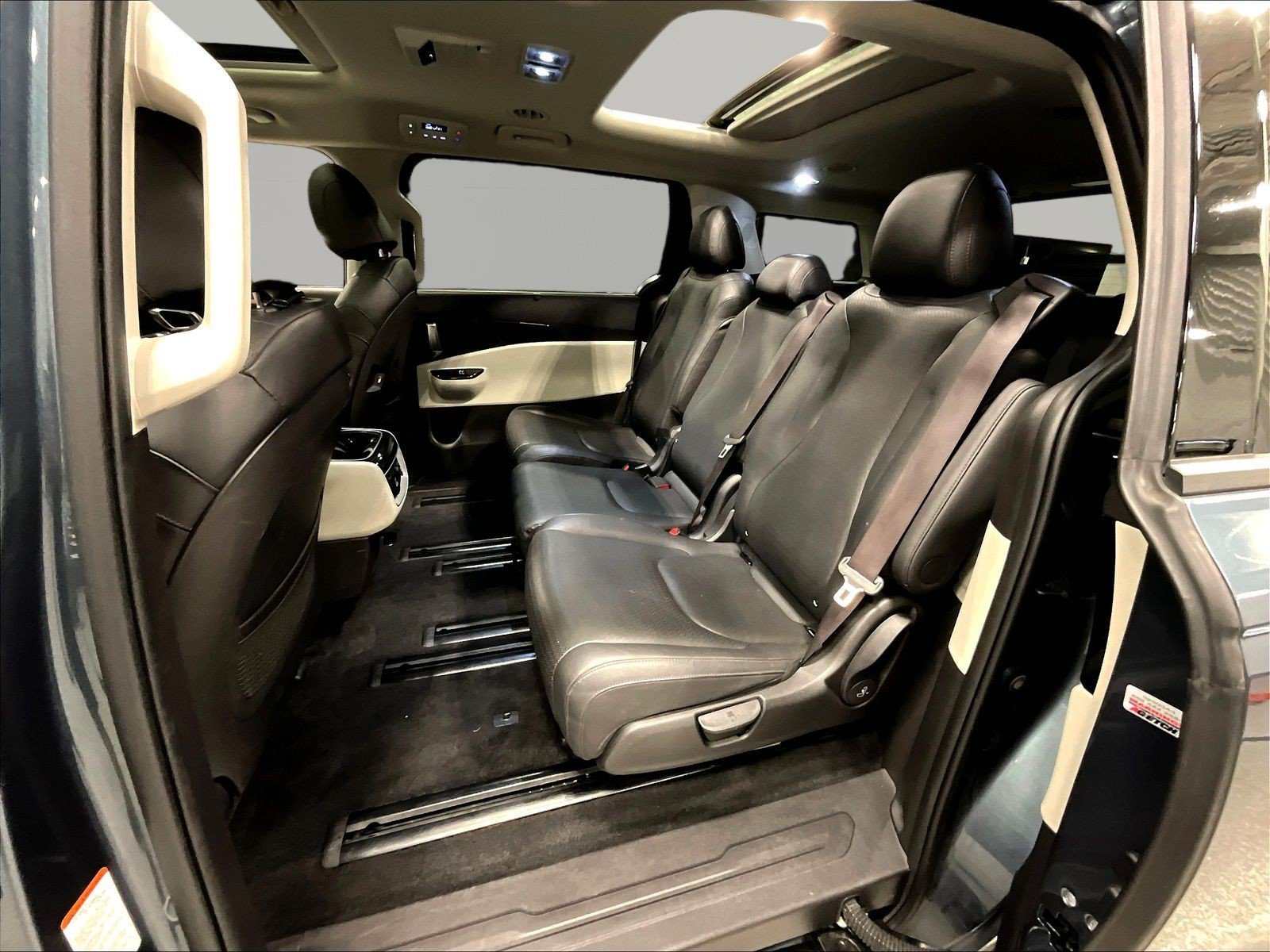 Used 2024 Kia Carnival SX Prestige FWD image 22