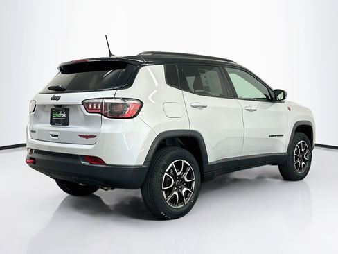 Used 2025 Jeep Compass Trailhawk AWD/4WD image 9
